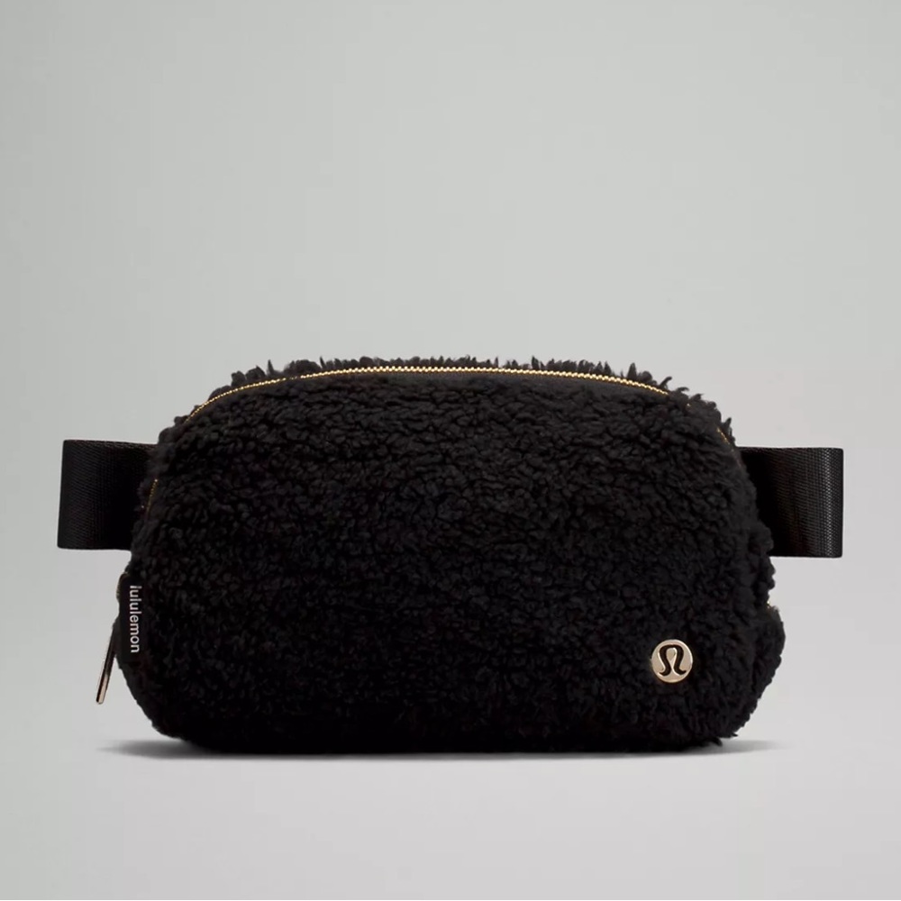 NWT Lululemon Fleece Everywhere Belt Bag 1L (black with gold hardware)